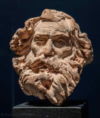 Vincenzo Gemito, Autoritratto, Galleria d'Italia Zevallos a Napoli, in Italia