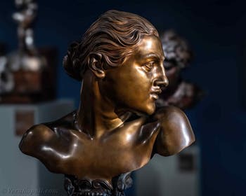Vincenzo Gemito, Busto di una giovane napoletana, Galleria d'Italia Zevallos a Napoli, in Italia