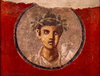 Affresco Giovane uomo con rotolo di papiro, Pompei, Casa del Cenacolo, Museo Archeologico di Napoli
