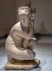 Afrodite Venere accovacciata, collezione Farnese, Museo Archeologico di Napoli, Italia