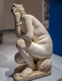 Afrodite Venere accovacciata, collezione Farnese, Museo Archeologico di Napoli, Italia