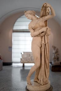 Afrodite Venere Callipigia, l'Afrodite dalle belle natiche, collezione Farnese, Museo Archeologico di Napoli, Italia