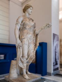 Flora Maggiore, Collezione Farnese, Museo Archeologico di Napoli, Italia