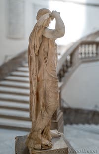 Afrodite tipo Louvre, Museo Archeologico di Napoli, Italia