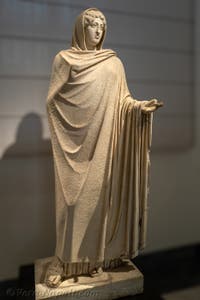 Afrodite Sosandra, Baia, Museo Archeologico di Napoli, Italia