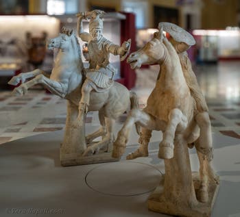 Cavaliere con corazza e amazzone morente, collezione Farnese, Museo Archeologico di Napoli, Italia