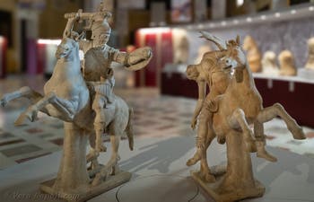 Cavaliere con corazza e amazzone morente, collezione Farnese, Museo Archeologico di Napoli, Italia