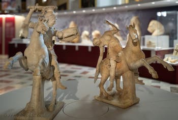 Cavaliere con corazza e amazzone morente, collezione Farnese, Museo Archeologico di Napoli, Italia