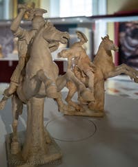 Cavaliere con corazza e amazzone morente, collezione Farnese, Museo Archeologico di Napoli, Italia