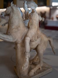 Cavaliere con corazza e amazzone morente, collezione Farnese, Museo Archeologico di Napoli, Italia