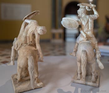 Cavaliere con corazza e amazzone morente, collezione Farnese, Museo Archeologico di Napoli, Italia