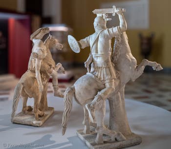Cavaliere con corazza e amazzone morente, collezione Farnese, Museo Archeologico di Napoli, Italia