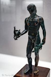 Apollo in piedi con un cervo e un ramo di alloro, Pompei, Museo Archeologico di Napoli, Italia