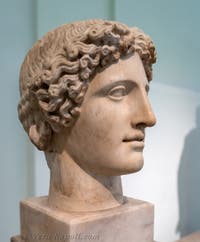 Testa di Apollo di tipo Cassel, Collezione Farnese, Museo Archeologico di Napoli, Italia
