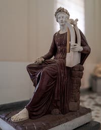 Apollo seduto con una lira, Collezione Farnese, Museo Archeologico di Napoli, Italia