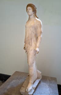 Artemide in stile arcaico, Pompei, Museo Archeologico di Napoli, Italia