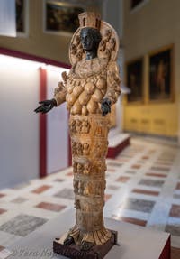 Artemide di Efeso, Collezione Farnese, Museo Archeologico di Napoli, Italia