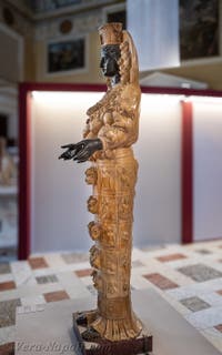 Artemide di Efeso, Collezione Farnese, Museo Archeologico di Napoli, Italia