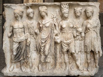 Piedistallo di Tiberio con le città di Temnos, Kibyra, Myrina, Efeso, Apollonidea e Hyrkania, Museo Archeologico di Napoli, Italia