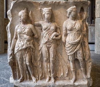Piedistallo di Tiberio con le città di Mostene, Aegae e Hierokaisareia, Museo Archeologico di Napoli, Italia