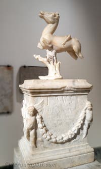 Cervo al galoppo, Tempio di Apollo, Pompei, Museo Archeologico di Napoli in Italia
