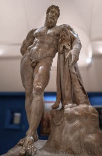 Ercole in riposo, Collezione Farnese, Museo Archeologico di Napoli, Italia