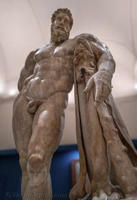 Ercole in riposo, Collezione Farnese, Museo Archeologico di Napoli, Italia