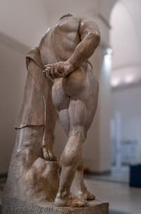 Ercole in riposo, Collezione Farnese, Museo Archeologico di Napoli, Italia