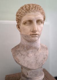 Colossale testa di Ercole Giovane, Collezione Farnese, Museo Archeologico di Napoli, Italia