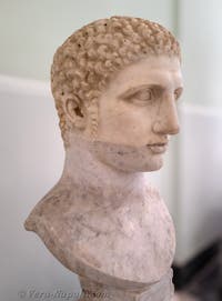 Colossale testa di Ercole Giovane, Collezione Farnese, Museo Archeologico di Napoli, Italia