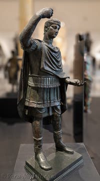 Giovane in armatura, Quadriga di Nerone, Ercolano, Museo Archeologico di Napoli, Italia