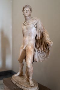 Guerriero ferito alla coscia, Collezione Farnese, Museo Archeologico di Napoli, Italia