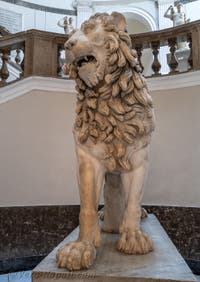 Leone in piedi, Collezione Farnese, Museo Archeologico di Napoli, Italia