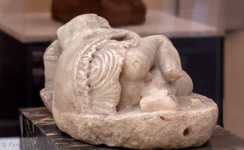 Piccolo pescatore addormentato, Casa della Seconda Fontana Piccola, Pompei, Museo Archeologico di Napoli, Italia
