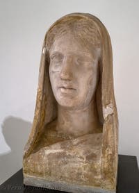 Busto di una vestale, peristilio rettangolare, Villa dei Papiri, Ercolano, Museo Archeologico di Napoli, Italia