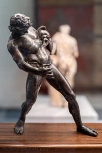 Satiro ubriaco con un otre, Casa del Centenario, Pompei, Museo Archeologico di Napoli, Italia