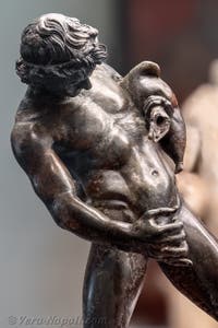 Satiro ubriaco con un otre, Casa del Centenario, Pompei, Museo Archeologico di Napoli, Italia