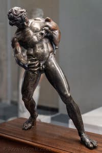 Satiro ubriaco con un otre, Casa del Centenario, Pompei, Museo Archeologico di Napoli, Italia