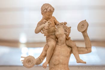 Satiro che porta sulle spalle Dioniso bambino, Collezione Farnese, Museo Archeologico di Napoli, Italia