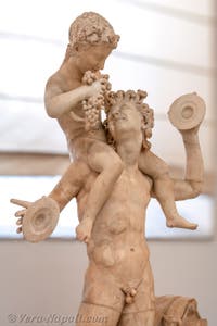 Satiro che porta sulle spalle Dioniso bambino, Collezione Farnese, Museo Archeologico di Napoli, Italia