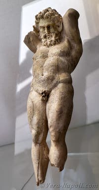 Satiro che regge un oggetto, zona del Vesuvio, Museo Archeologico di Napoli, Italia