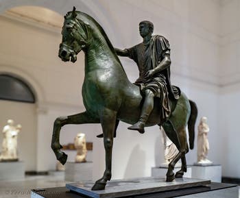 Presunta statua equestre di Caligola, Tempio della Fortuna Augusta, Pompei, Museo Archeologico di Napoli, Italia