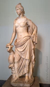Afrodite Venere Marina, collezione Farnese, Museo Archeologico di Napoli, Italia