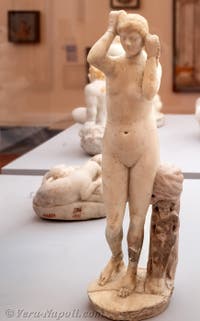 Venere anadyomene che si asciuga i capelli, Casa di Oppio Grato e Quartilla, Pompei, Museo Archeologico di Napoli, Italia
