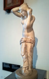Venere che esce dal bagno, Portico del Tempio di Iside, Pompei, Museo Archeologico di Napoli, Italia