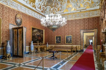 La camera della regina nel Palazzo Reale di Napoli, in Italia