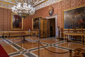 La camera della regina nel Palazzo Reale di Napoli, in Italia
