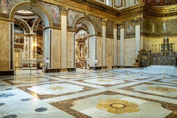 La Cappella Palatina del Palazzo Reale di Napoli in Italia