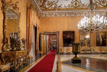 Il primo salone della regina nel Palazzo Reale di Napoli, in Italia