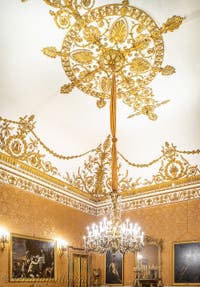 Il primo salone della regina nel Palazzo Reale di Napoli, in Italia